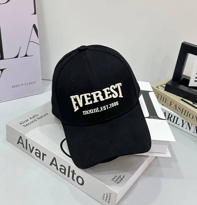 is a popular fashion brand. The new models are a must-have for early autumn wear