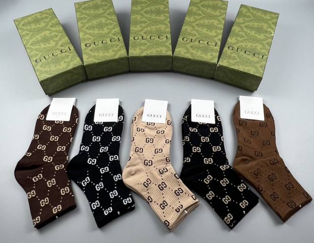 Special counter packaging Gucci new mid-length stacked socks! Five pairs per box