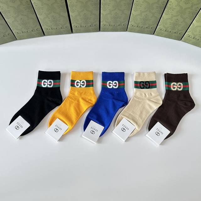 Special counter packaging Gucci new mid-length stacked socks! Five pairs per box