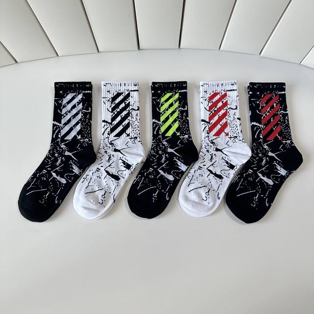 Special counter packaging Off-White new mid-length stacked socks! Five pairs per