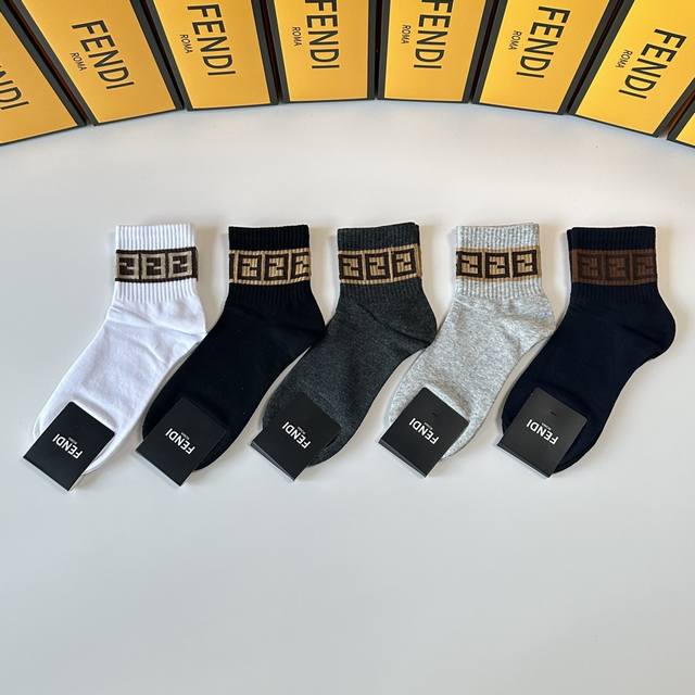 Special counter packaging Fendi new mid-length stacked socks! Five pairs per box