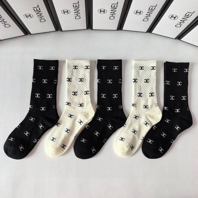 Special counter packaging Chanel new mid-length stacked socks! Five pairs per bo