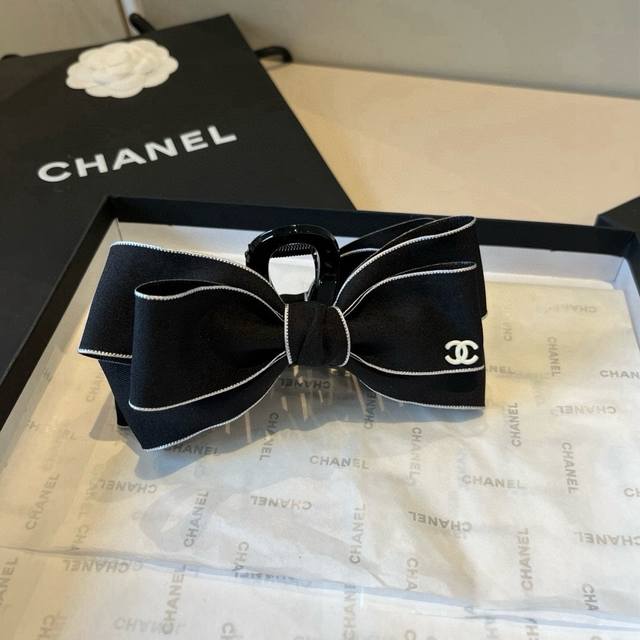 Chanel headband
