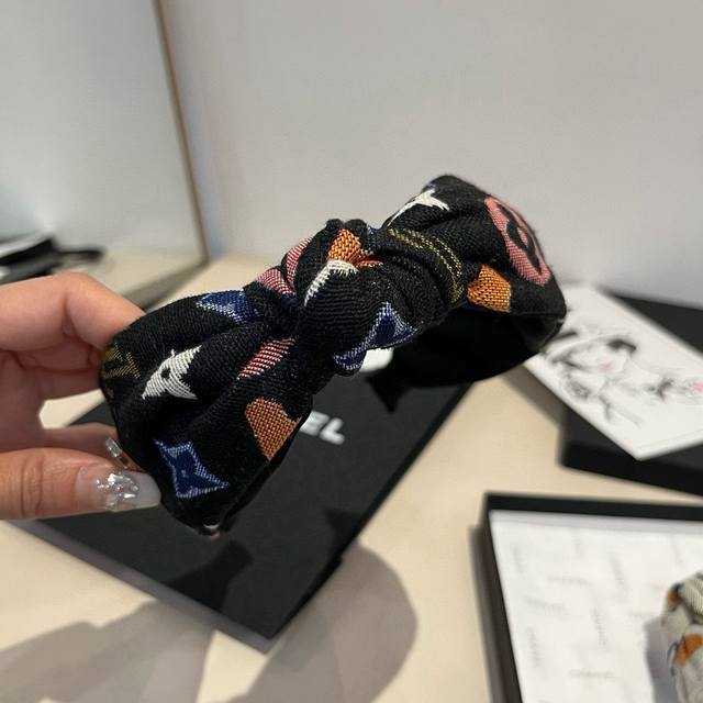 Lv new headband, colorful old flowers