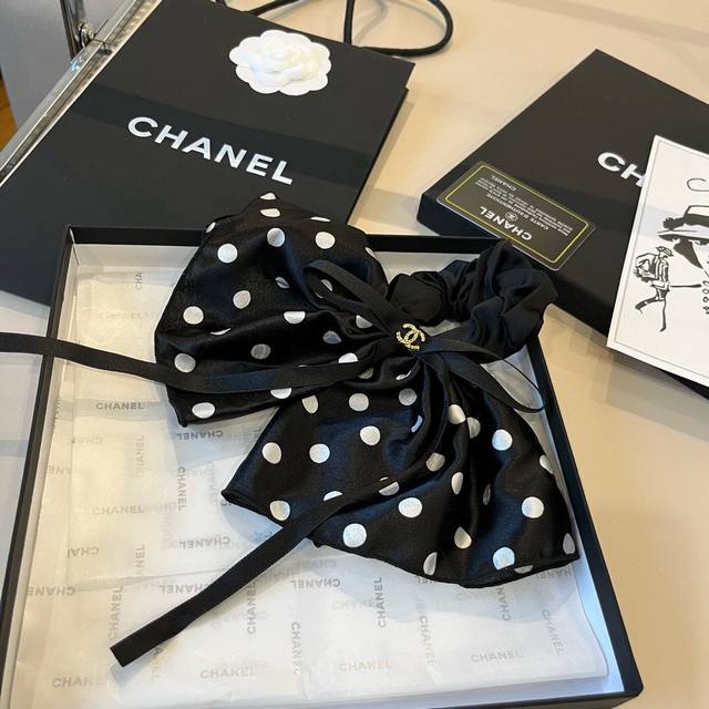 Chanel luxury hairband with hand-beaded