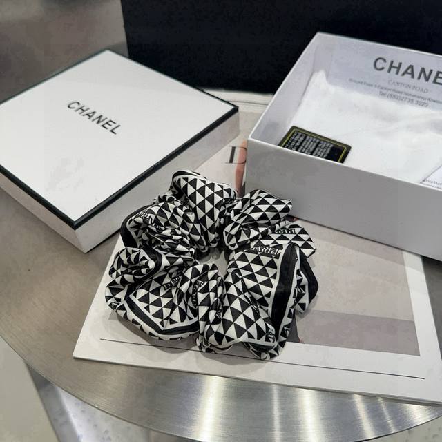 with packaging box Prada Prada new hairband, simple and elegant, the elegant lad