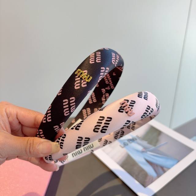 with packaging Miumiu Miu Miu new Korean satin letter headband, all details are