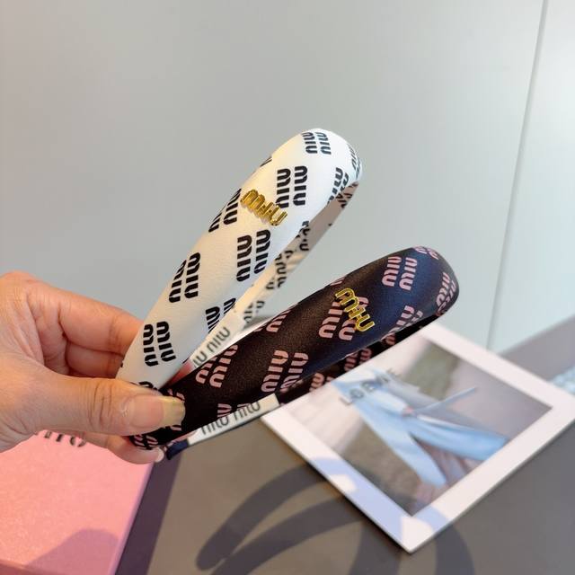 with packaging Miumiu Miu Miu new Korean satin letter headband, all details are