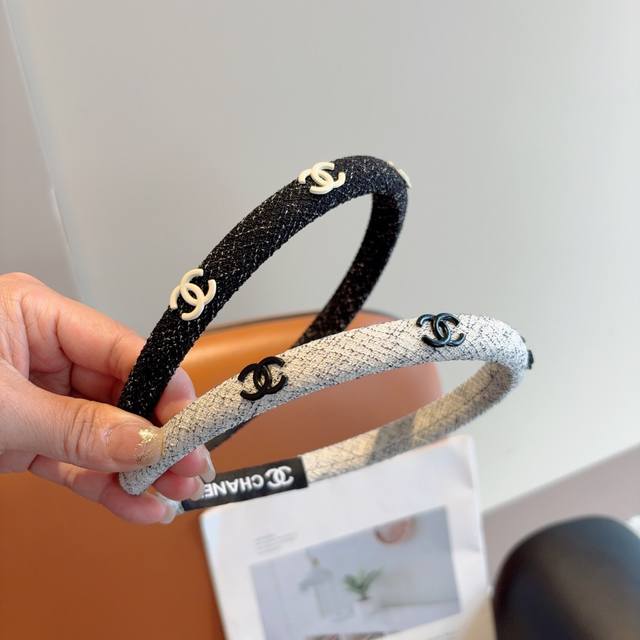 with packaging Chanel Chanel new exquisite letter headband, retro Internet celeb