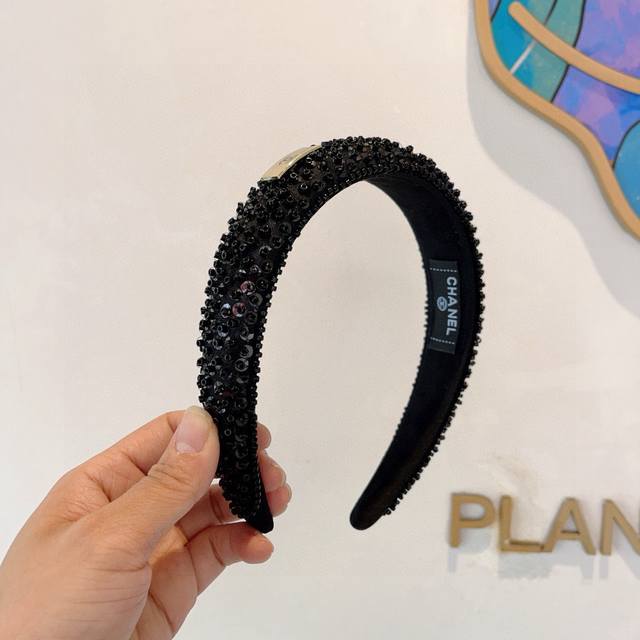 with packaging Chanel Chanel's new European and American sequined diamond headba