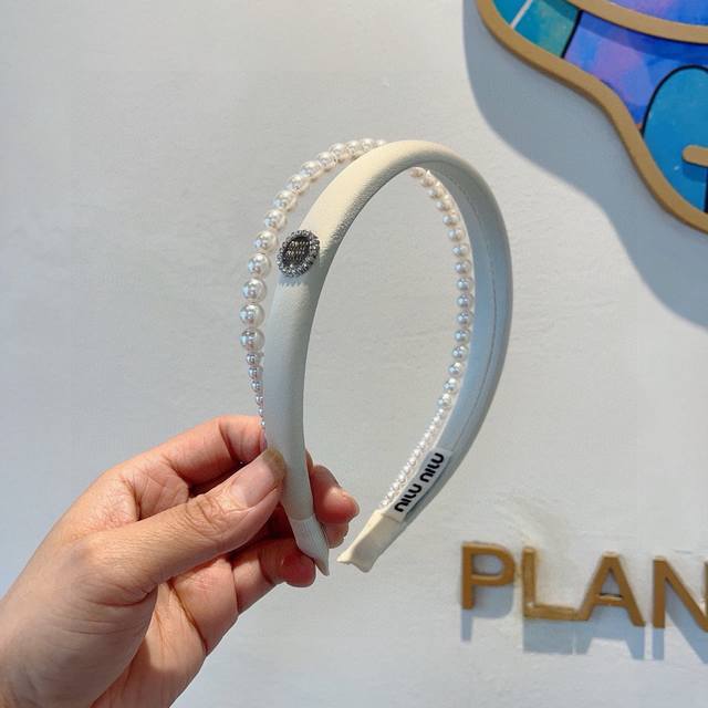 with packaging Miumiu Miu Miu's new Korean version of the letter pearl headband,