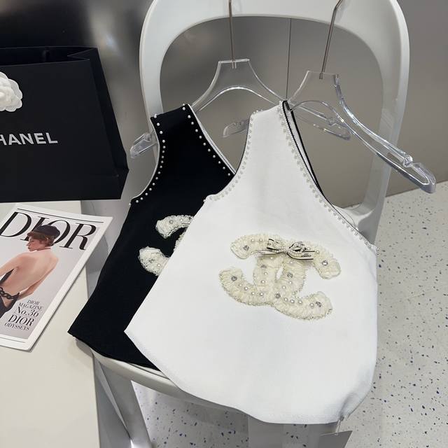Chanel vest, wear it alone with a jacket, super hot one size fits all