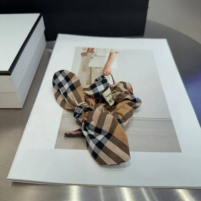 with box Burberry classic plaid hairband, fashionable, practical and versatile,