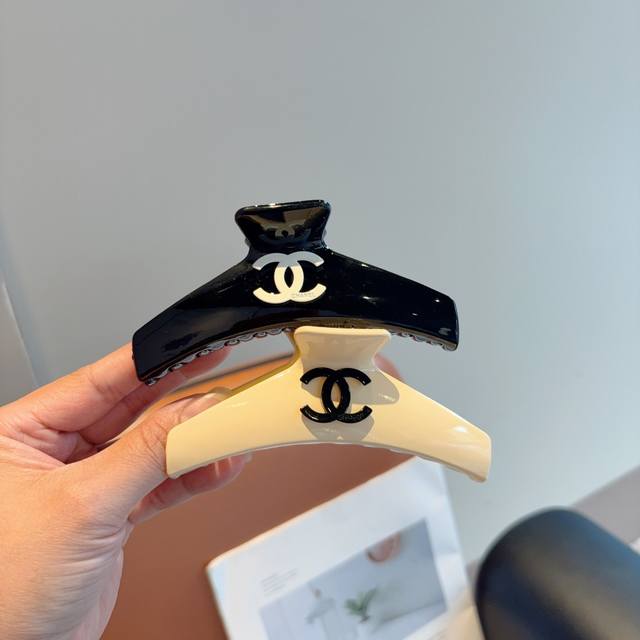 with packaging Chanel Chanel's new European and American fashion hair clip, the