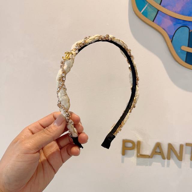 with packaging Chanel Chanel's latest headband, retro headband, popular online r