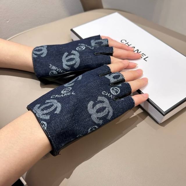 Chanel new short denim and sheepskin gloves, fashionable motorcycle gloves, new