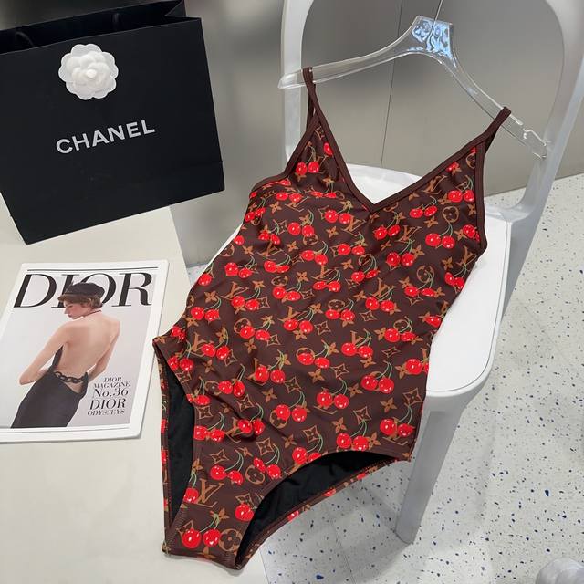 Lv swimsuit, a must-have for fashionistas. Super figure-flattering! Sml