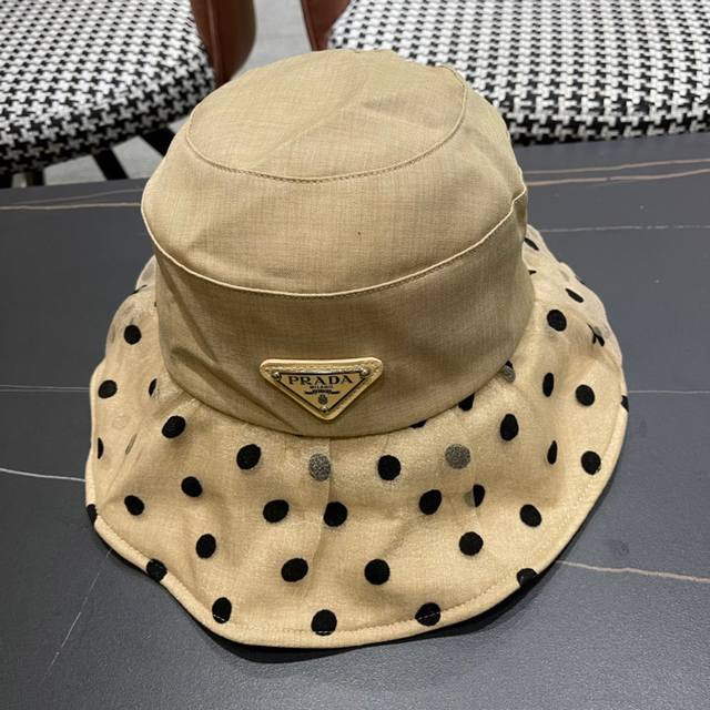 Prada new bucket hat, new models are on the shelves, super easy to match, hurry