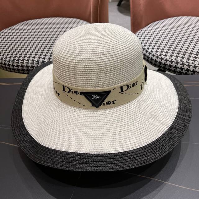 Dior's new straw sun hat with a wide brim is beach style, simple and generous, a
