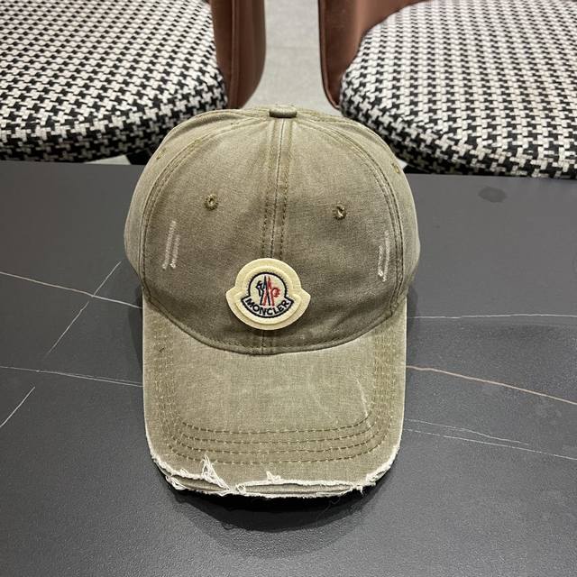 Moncler's new baseball cap, featuring a genuine canvas and cotton lining for a l