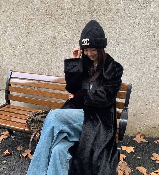 Chanel knitted beanie