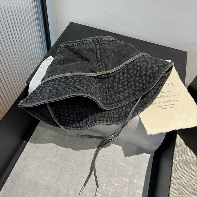 Burberry new denim bucket hat, head circumference 57cm