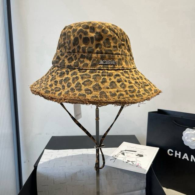 Jacouemus trendy bucket hat, unisex