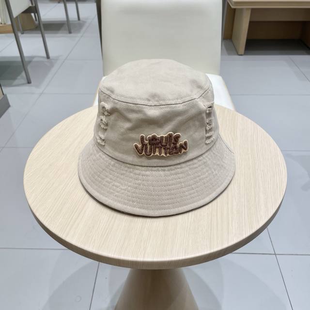 Lv bucket hat new Louis Vuitton bow bucket hat hot shipment, all-match single it
