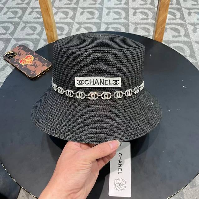 Chanel 2025 new chain-woven flat-top straw hat, a must-have for going out and su