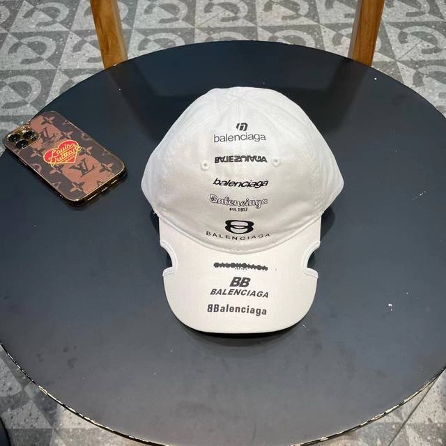 Balenciaga embroidered original baseball cap of great quality, casual and fashio