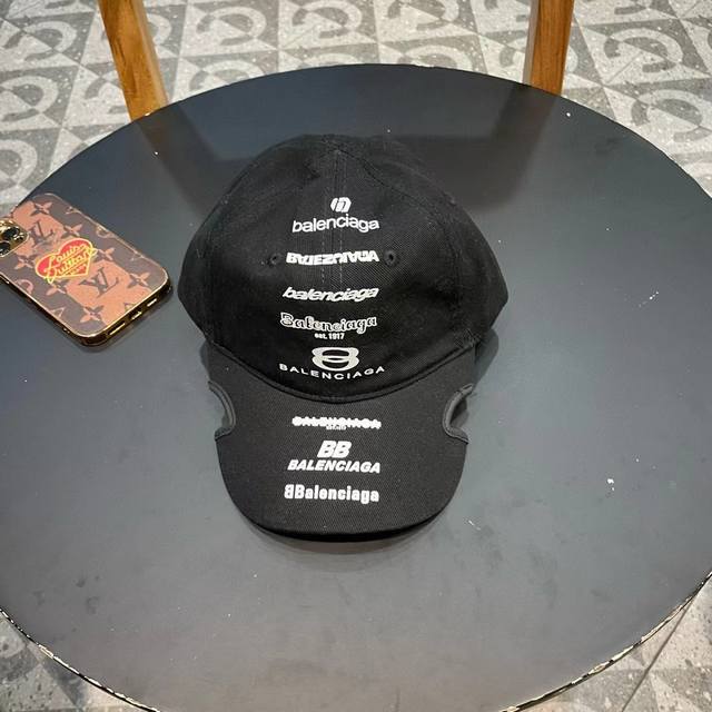 Balenciaga embroidered original baseball cap of excellent quality, casual and fa