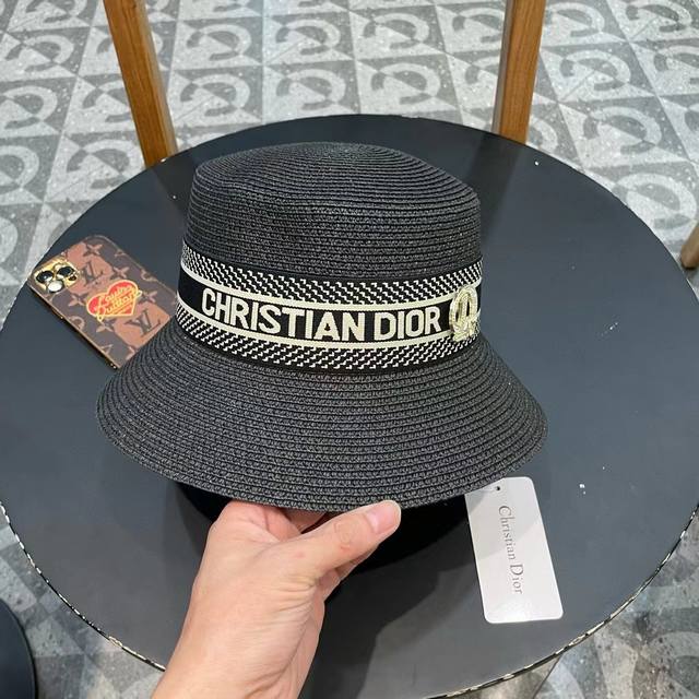 Dior straw hat 2025 new style flat top straw hat. The straw hat is finely crafte
