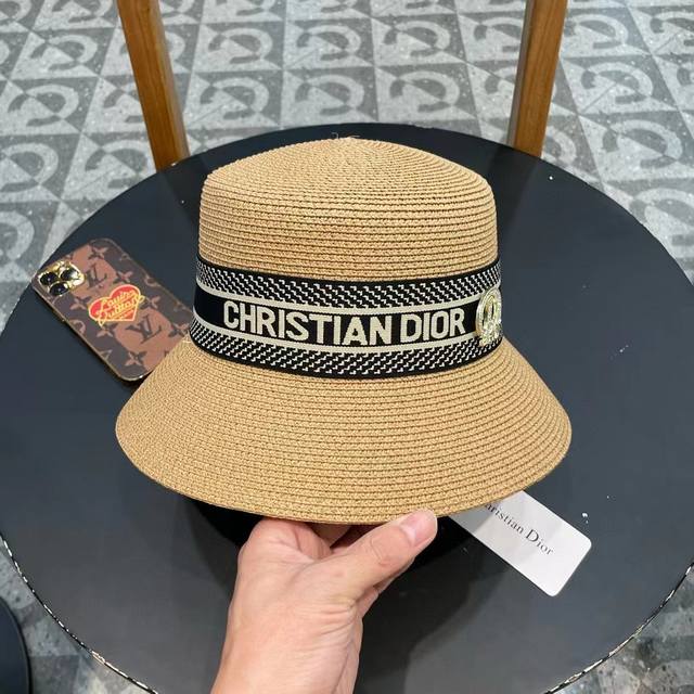 Dior straw hat 2025 new style flat top straw hat. The hat is finely crafted, sim
