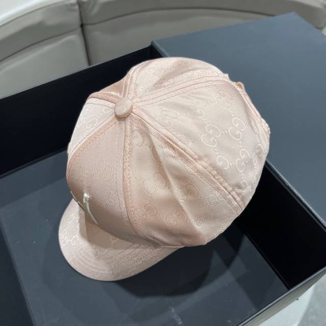 Gucci embroidered baseball cap, new style from the store, simple and trendy! Cas