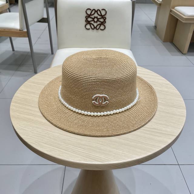 Chanel flat top straw hat, large sun hat, made of fine straw, official model, no