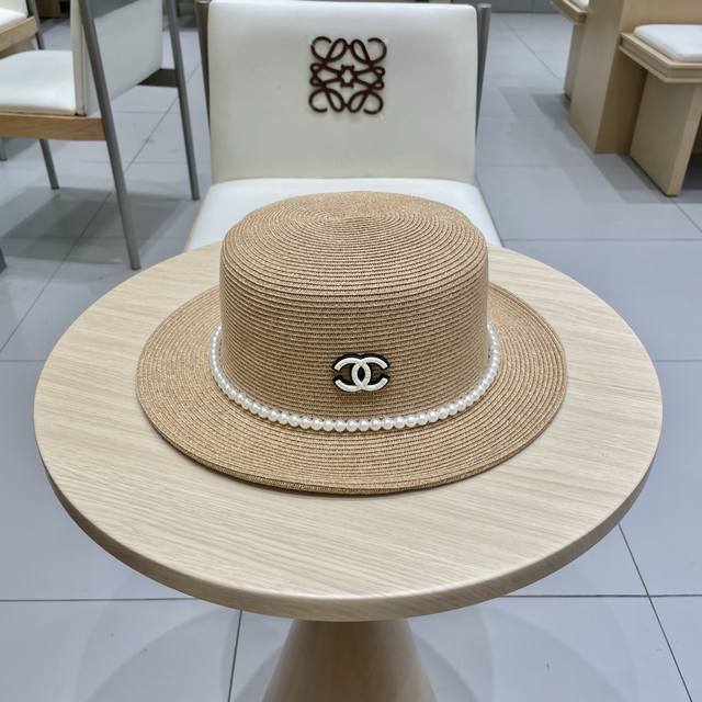 Chanel flat top straw hat, large sun hat, made of fine straw, official model, no