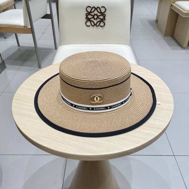 Chanel wide-brimmed hat, large straw sun hat, made of fine straw, official model