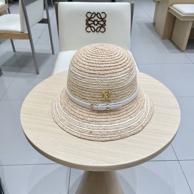 Louis Vuitton new French elegant retro Hepburn bell-shaped striped raffia straw