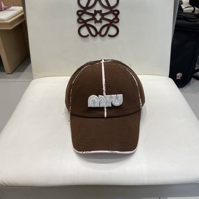 Miumiu's new autumn style sweet and cool baseball cap with a unique tie-dye desi