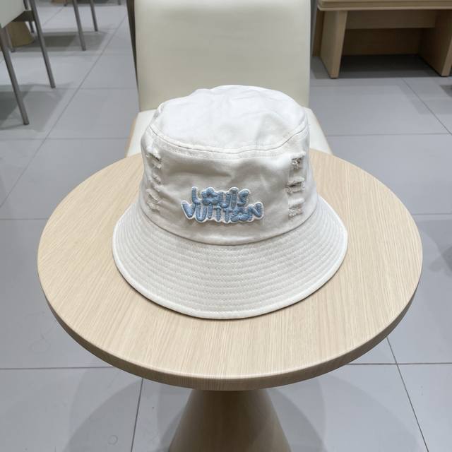 Lv bucket hat new Louis Vuitton bow bucket hat hot shipment, all-match single it