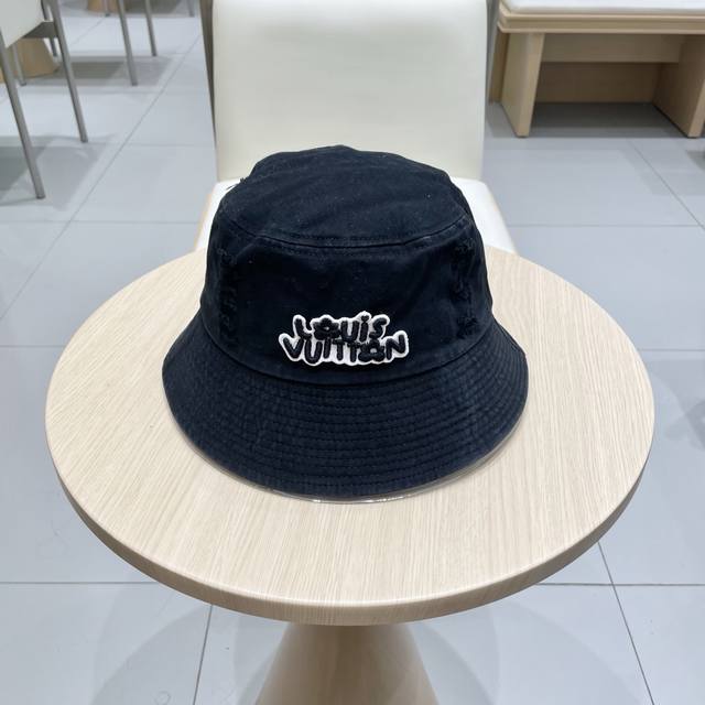 Lv bucket hat new Louis Vuitton bow bucket hat hot shipment, all-match single it