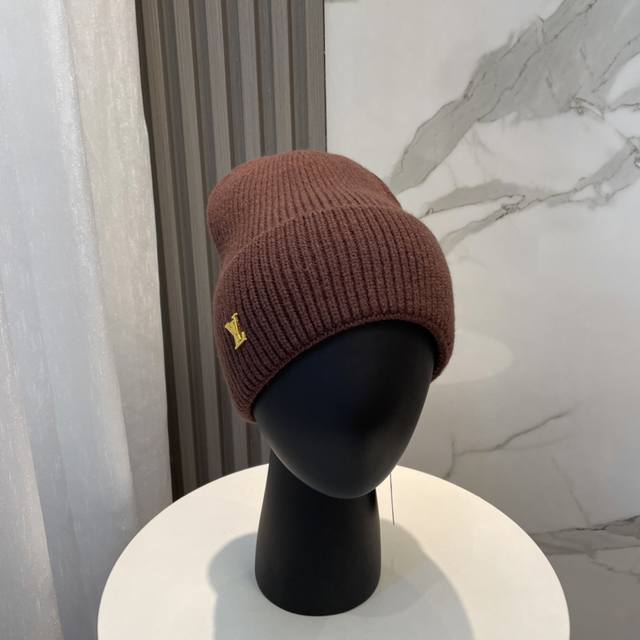 Lv official website knitted hat is very versatile and unisex. You can see the de