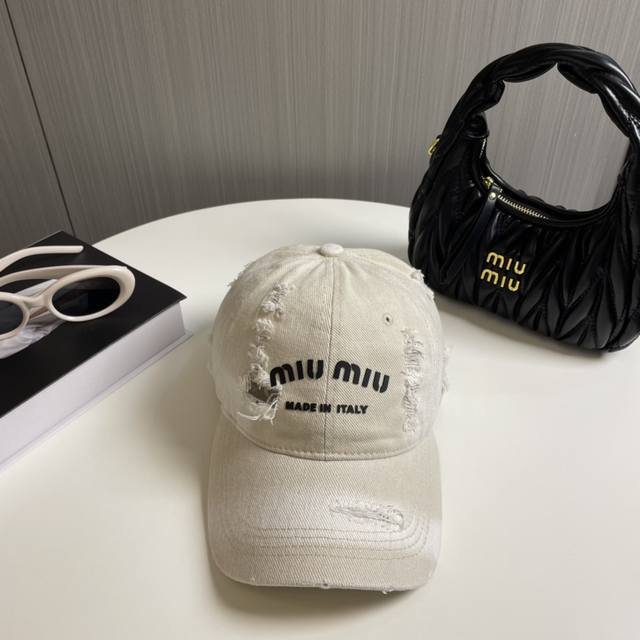 Miumiu's new solid color baseball cap is the hottest color at the moment - full