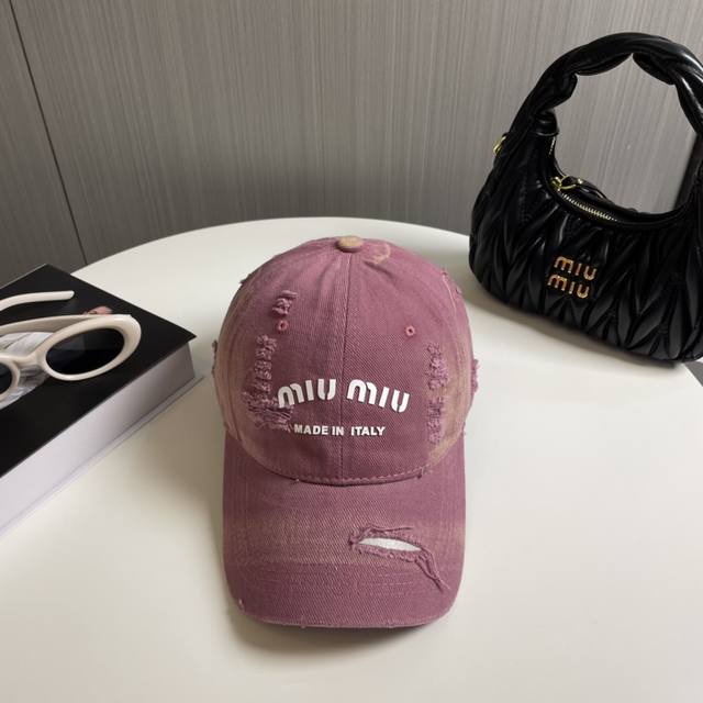 Miumiu's new solid color baseball cap is the hottest color at the moment - full