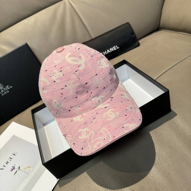 comes with a packaging bag. This new Chanel baseball cap features a double C pat