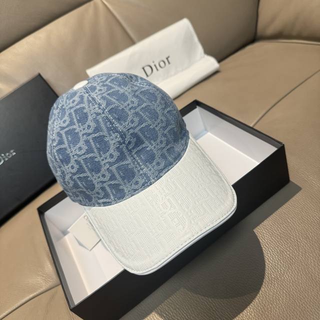 comes with a box bag. This new Dior baseball cap features a Dior monogram patter