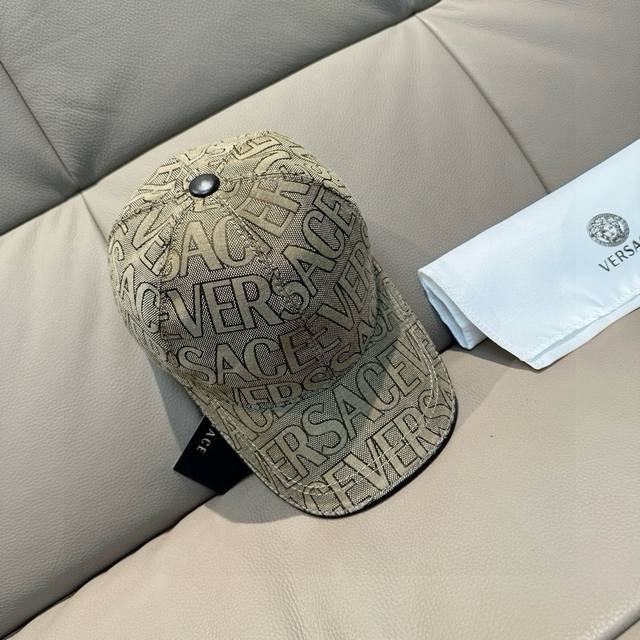 Hot item shipped! Comes with a packaging bag, new Versace baseball cap, 1:1 cust