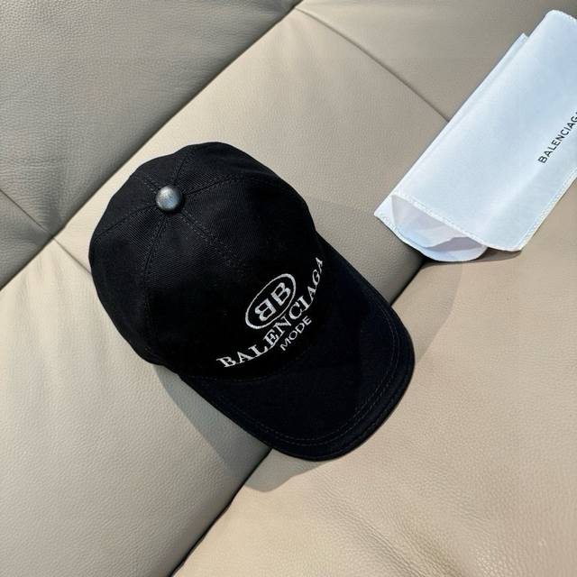 Comes with a box and fabric bag. This new Balenciaga baseball cap is custom-made