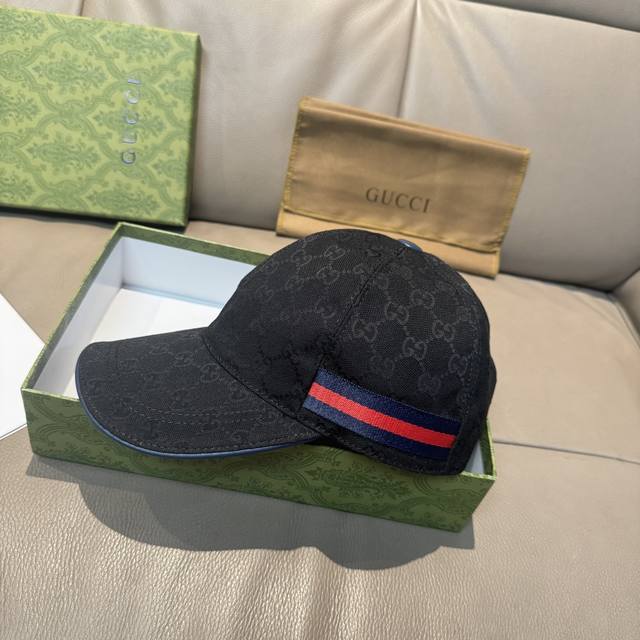 a timeless classic, now in a new color! Includes a box and pouch. This Gucci bas