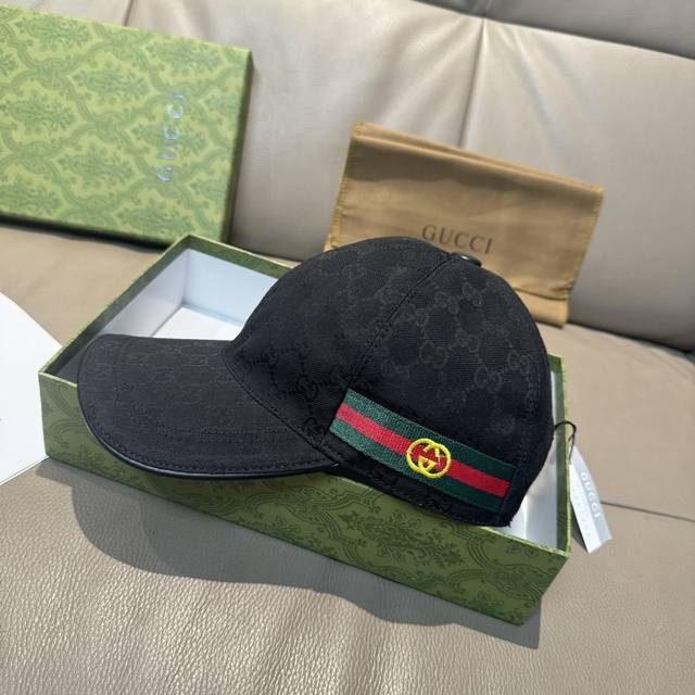 comes with a box bag. This Gucci spring/summer new original baseball cap feature